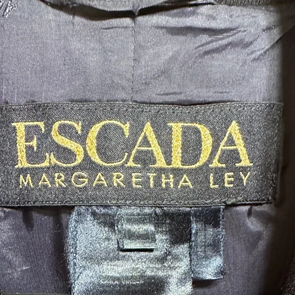 Escada Scarlet Blazer with Midnight Collar - Picture 2 of 16